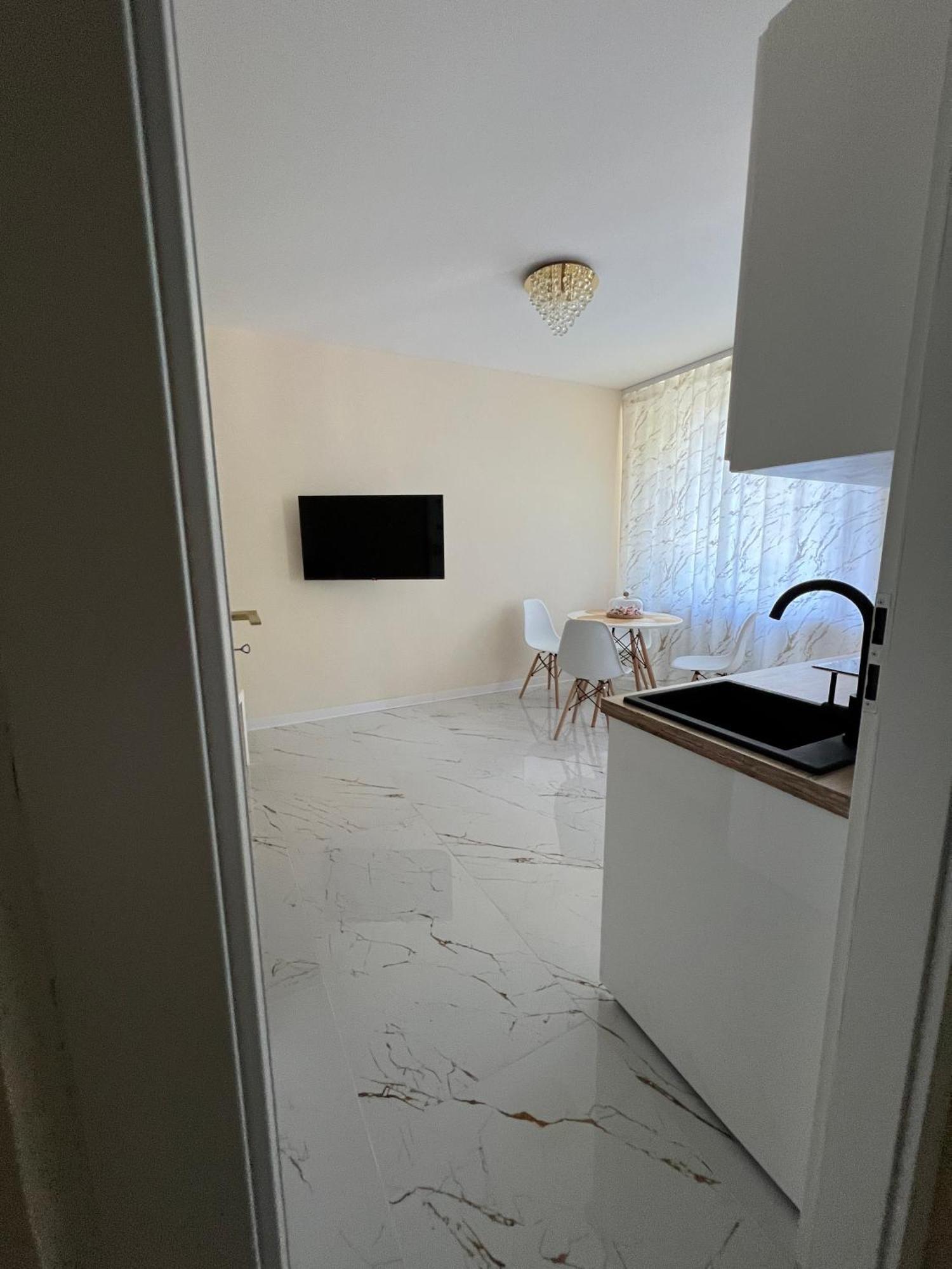 Nowe Luksusowe Apartamenty Manufaktura-Prywatny Na Wylacznosc-Wanna-Zamykany Ogrodzony Parking, Blok,Niskie Pietro-Cisza I Spokoj Łódź Dış mekan fotoğraf